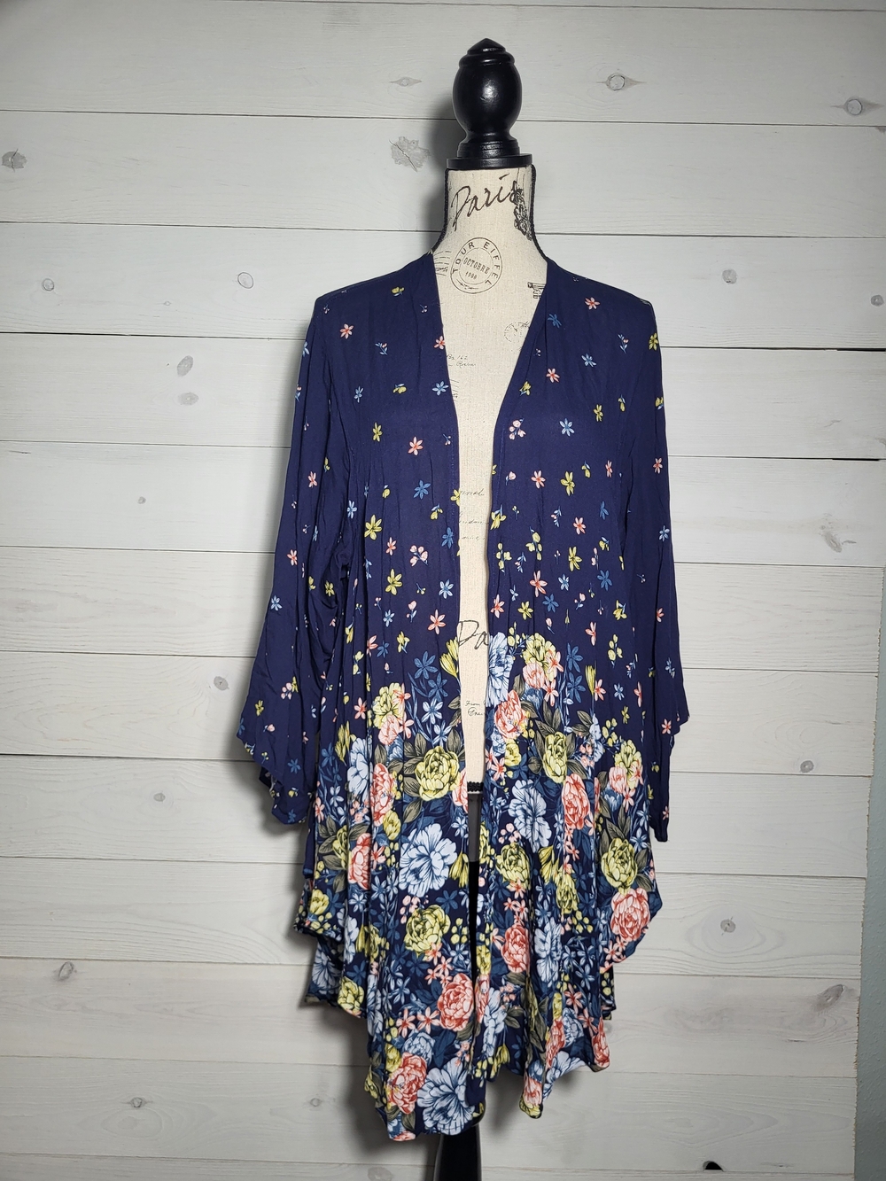 NWT TORRID Kimono Navy Floral Whimsy Flowy Asymetrical Hem Size 1X -2X.